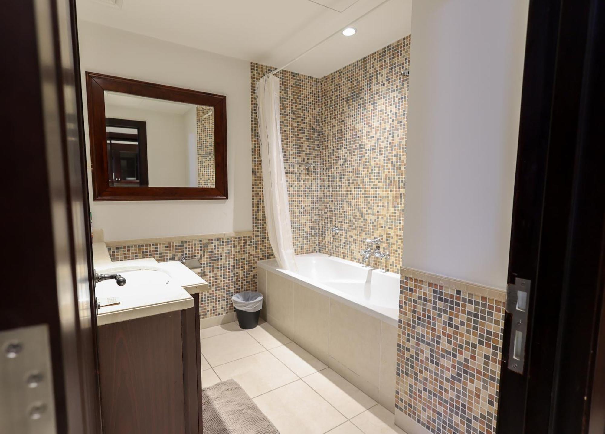 Serene Oasis In Downtown - Just 5 Min Walk To Burj & Mall! Apartment