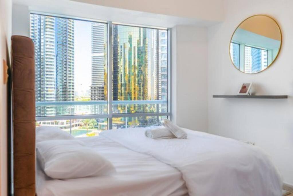 Stunning Skyline- View Modern Cozy