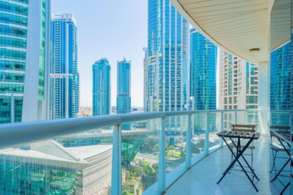 Stunning Skyline- View Modern Cozy