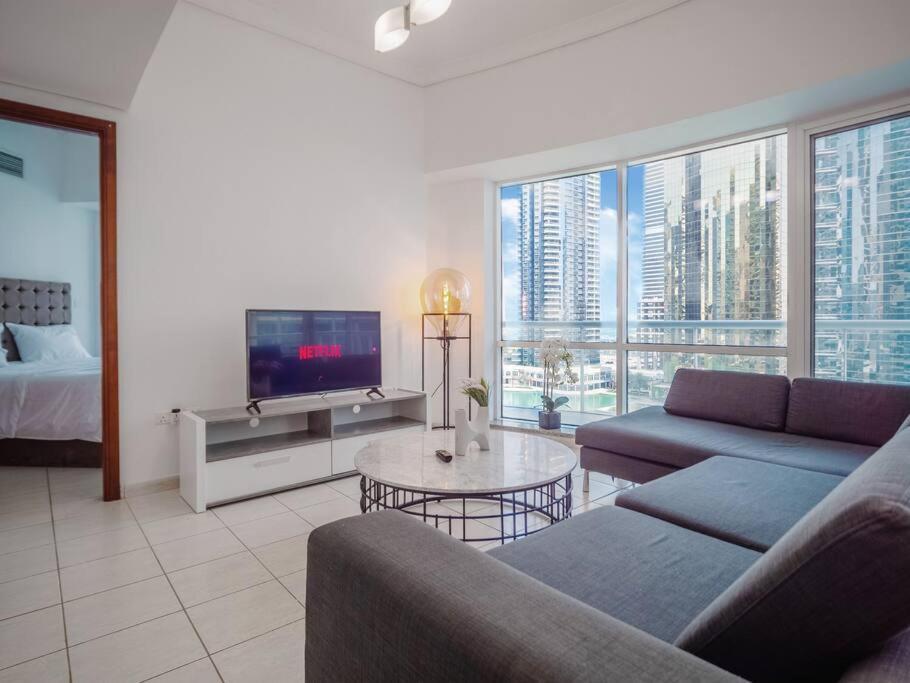 Apartment Stunning Skyline- View Modern Cozy *
