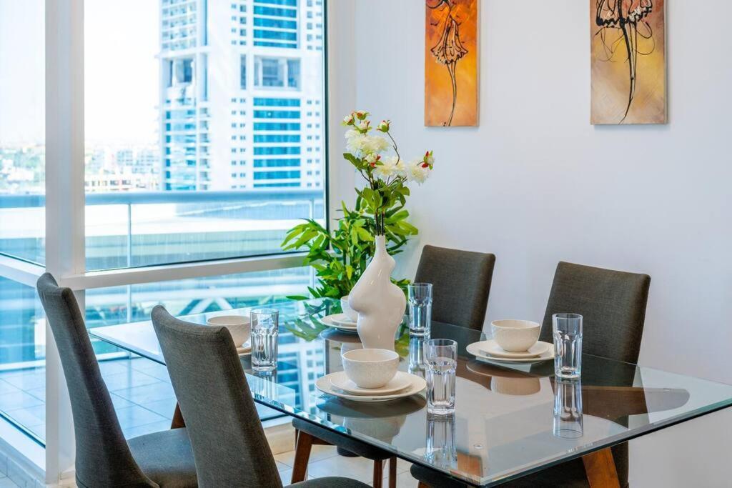 Stunning Skyline- View Modern Cozy Apartment *