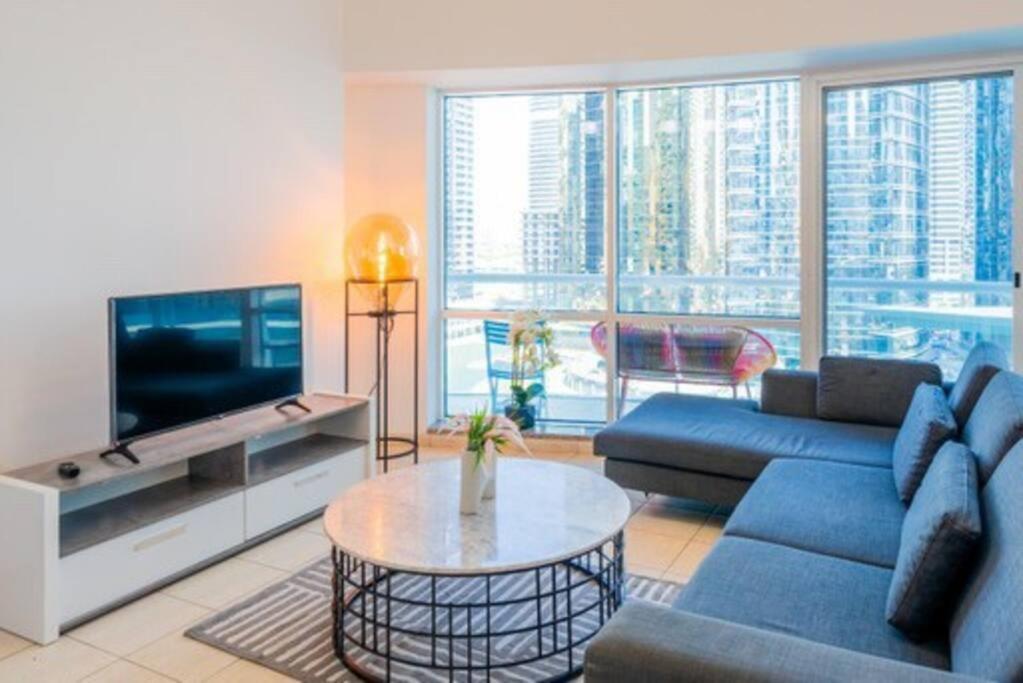 Stunning Skyline- View Modern Cozy Apartment Dubai