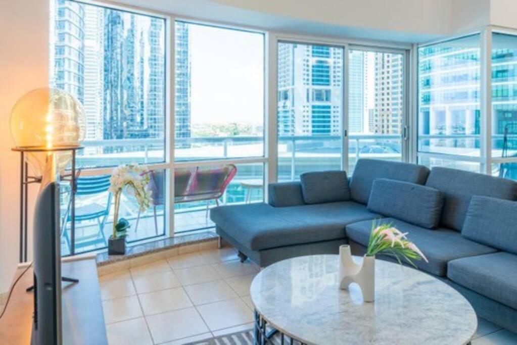 Apartment Stunning Skyline- View Modern Cozy Dubai