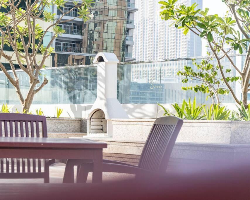 Apartment Stunning Skyline- View Modern Cozy *
