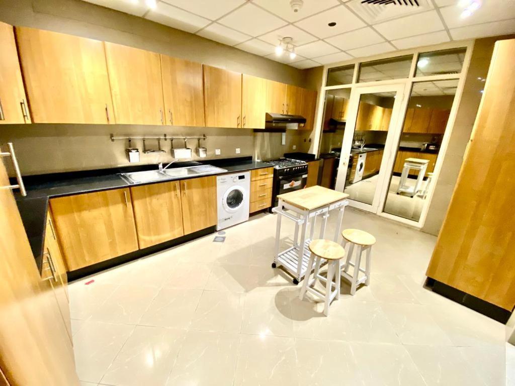 Apartment Spacious For Girls In Marina فتيات فقط *
