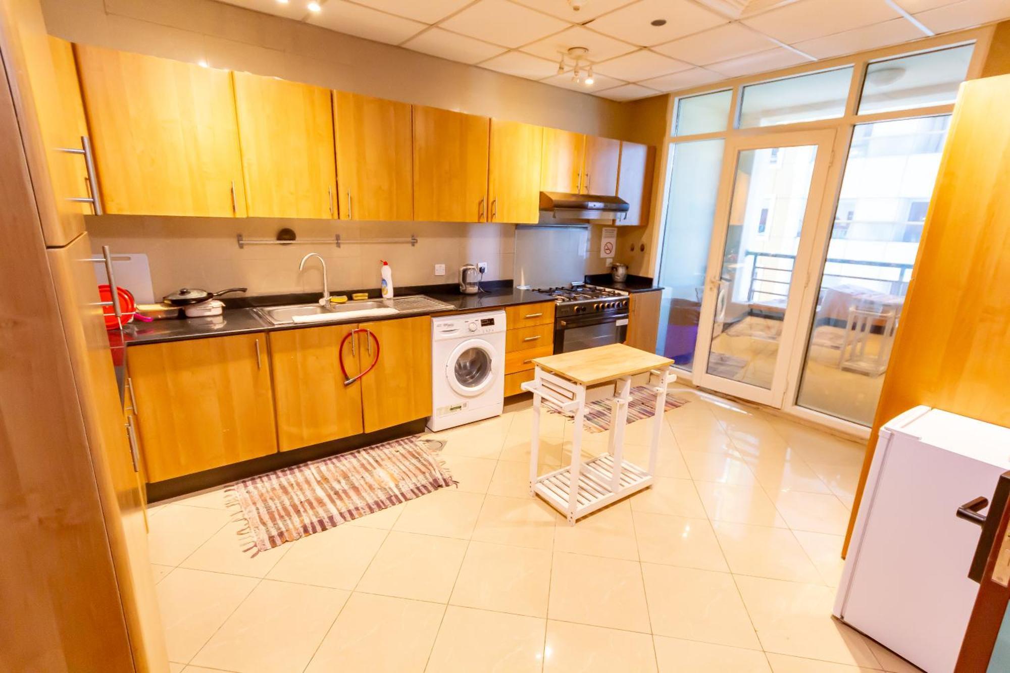 Spacious For Girls In Marina فتيات فقط Apartment