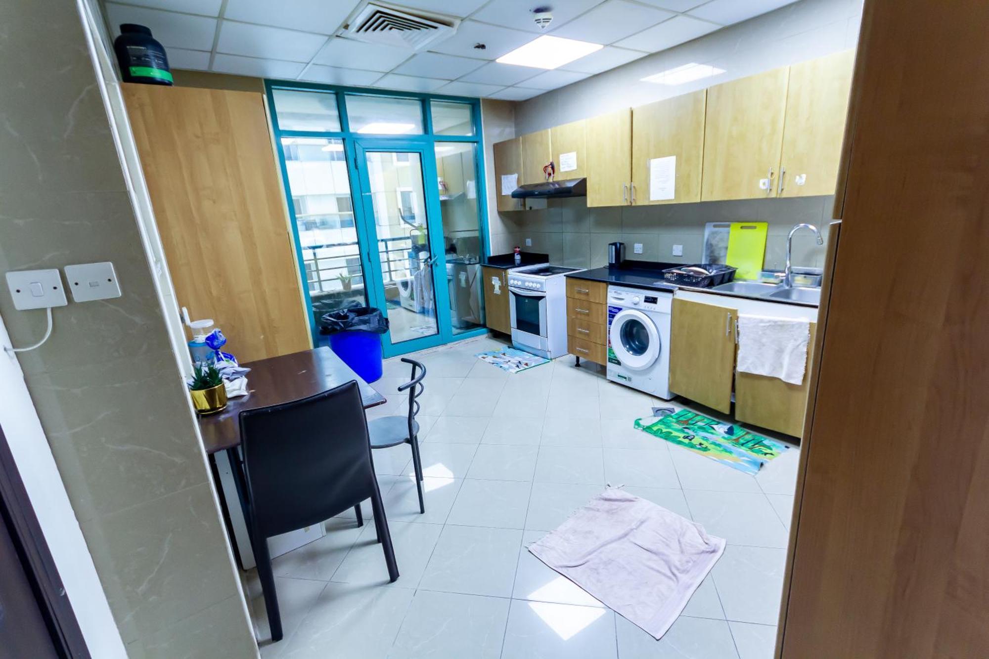 Spacious For Girls In Marina فتيات فقط Apartment