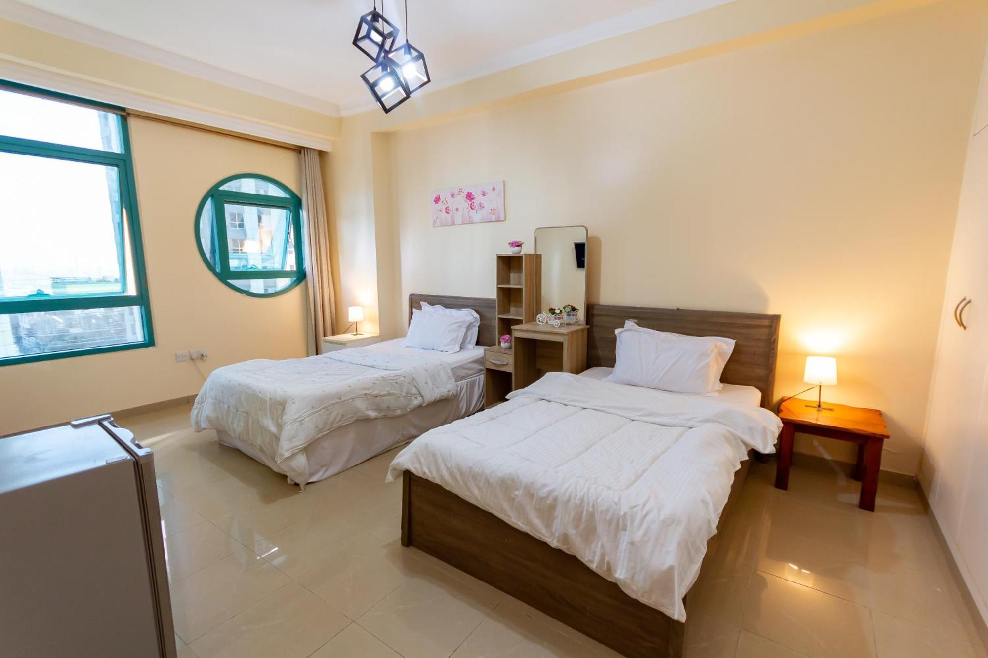 Apartment Spacious For Girls In Marina فتيات فقط Dubai