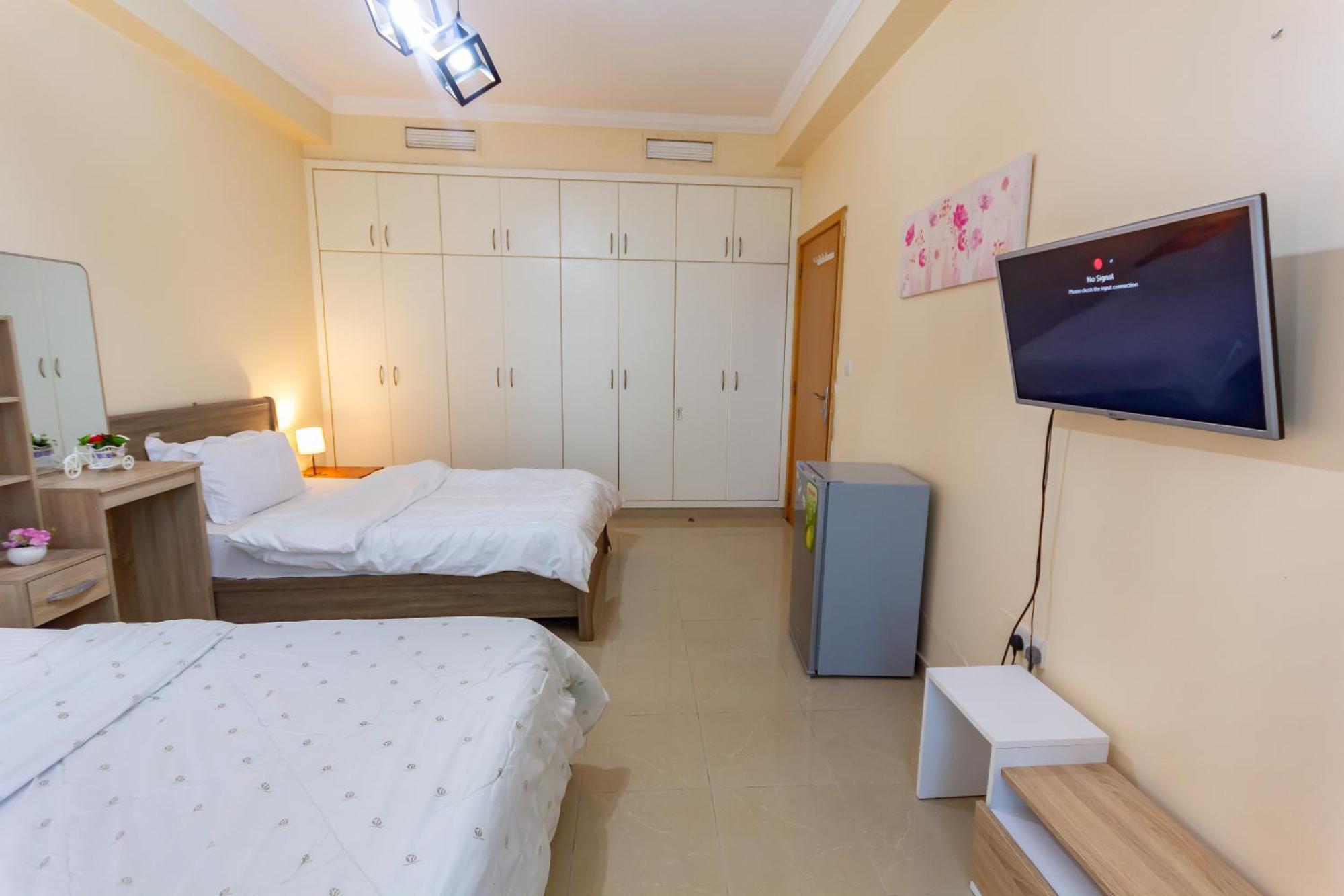 Apartment Spacious For Girls In Marina فتيات فقط Dubai
