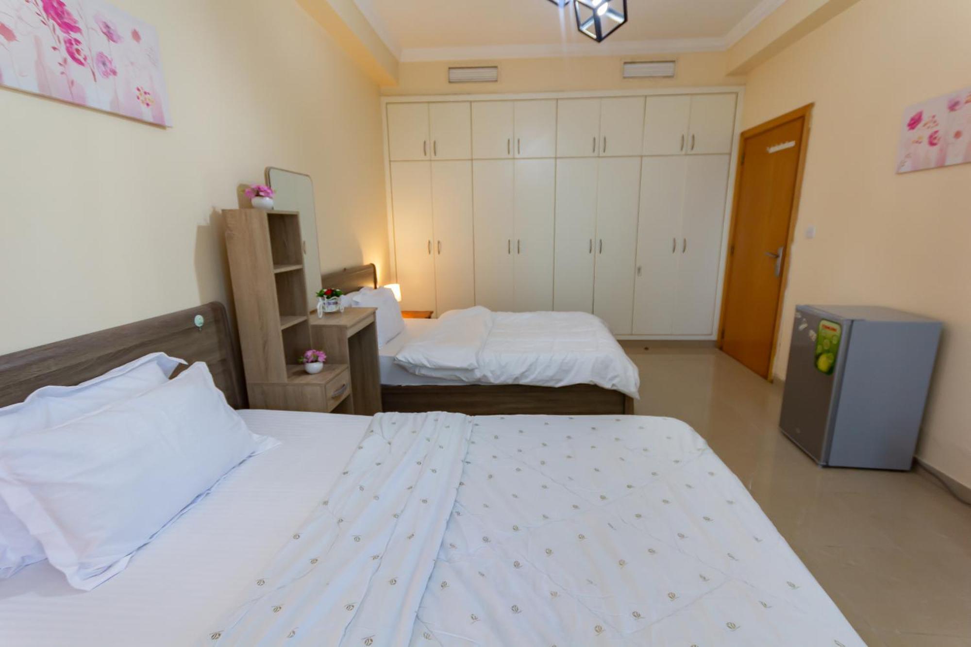 Spacious For Girls In Marina فتيات فقط Apartment