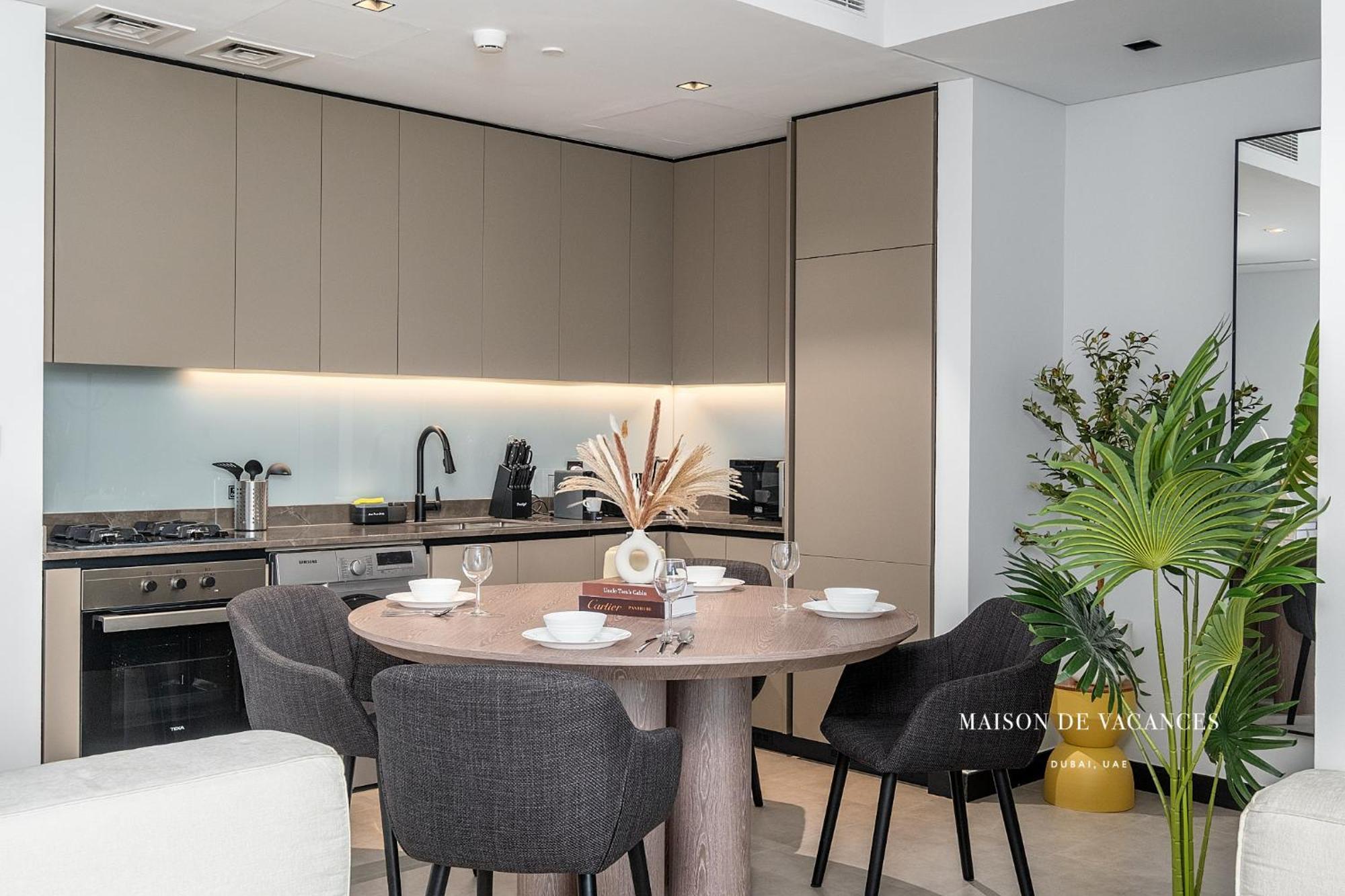 Luxurious 2br With Waterfront And Burj Khalifa View