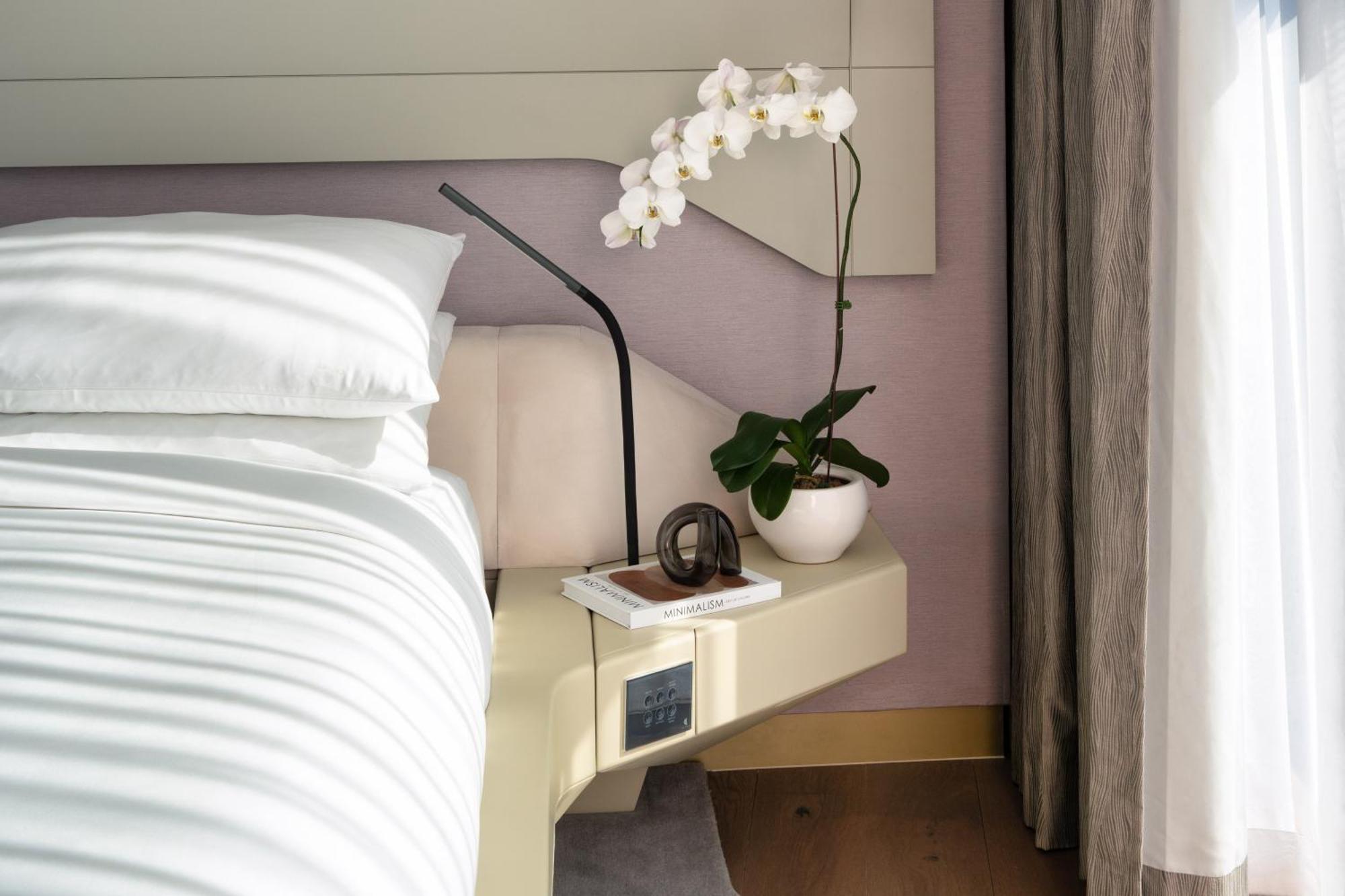 Hotel Me By Melia 5*