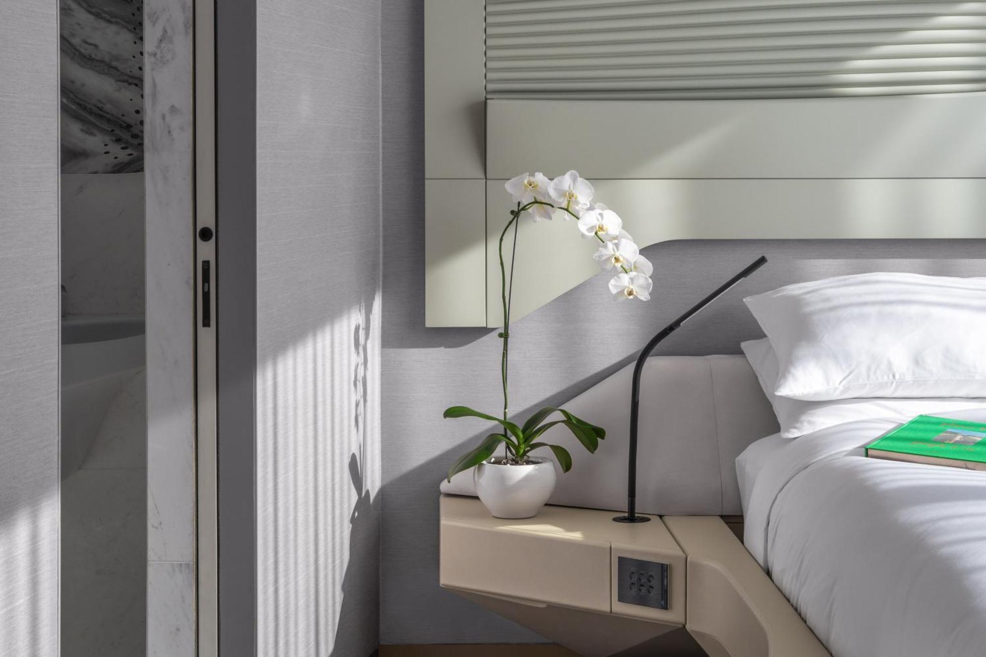 Hotel Me By Melia 5*