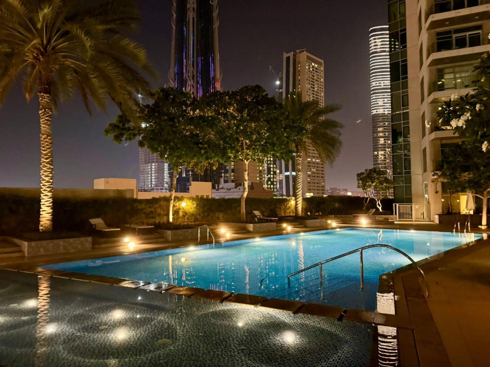 Hospitality Expert Lw1302 - D Mall Opera Fountain Dubai