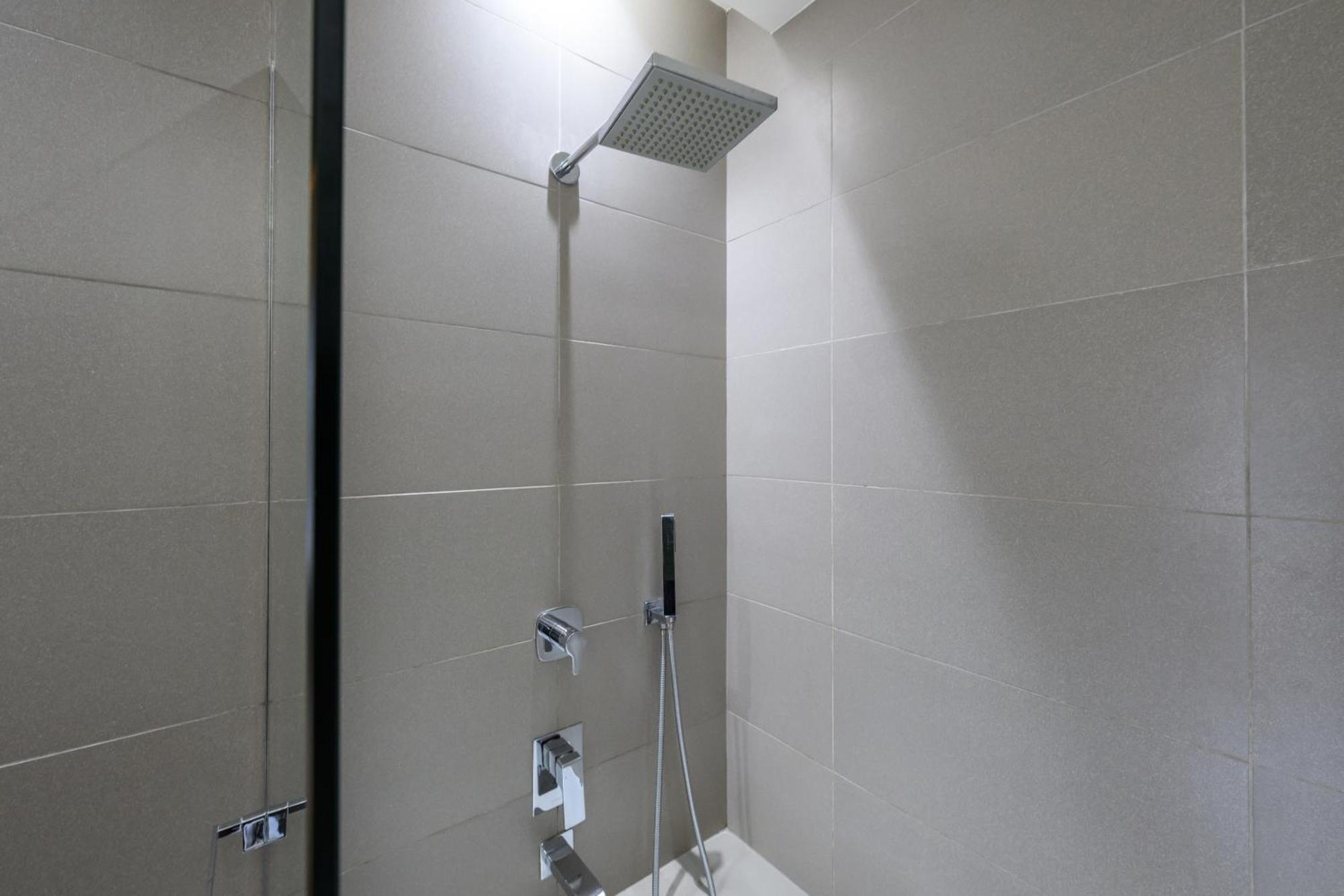 Radiant 1 Bedroom In Walk *