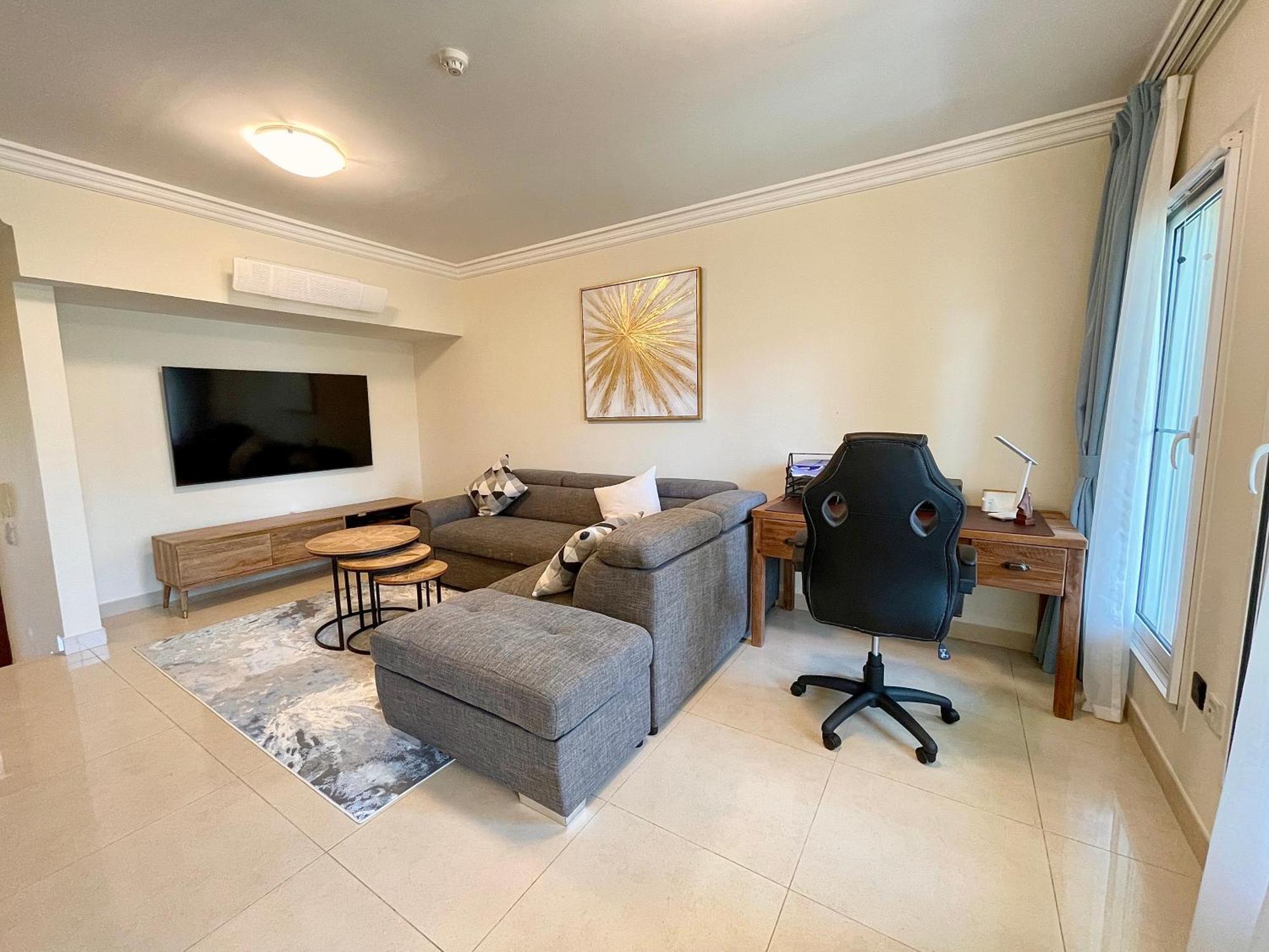 Townhouse With Live-in Maids Villa *