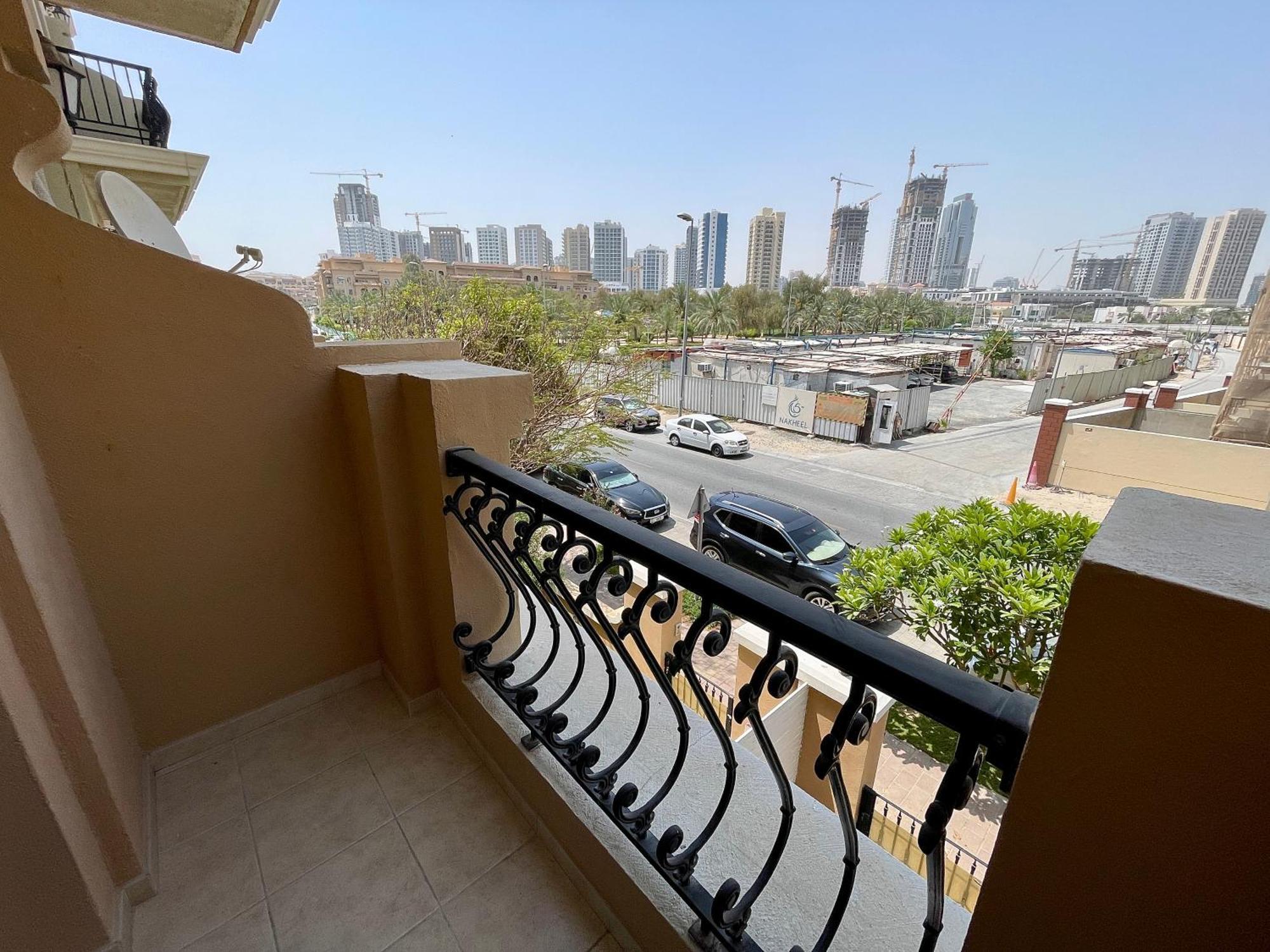 Villa Townhouse With Live-in Maids Dubai