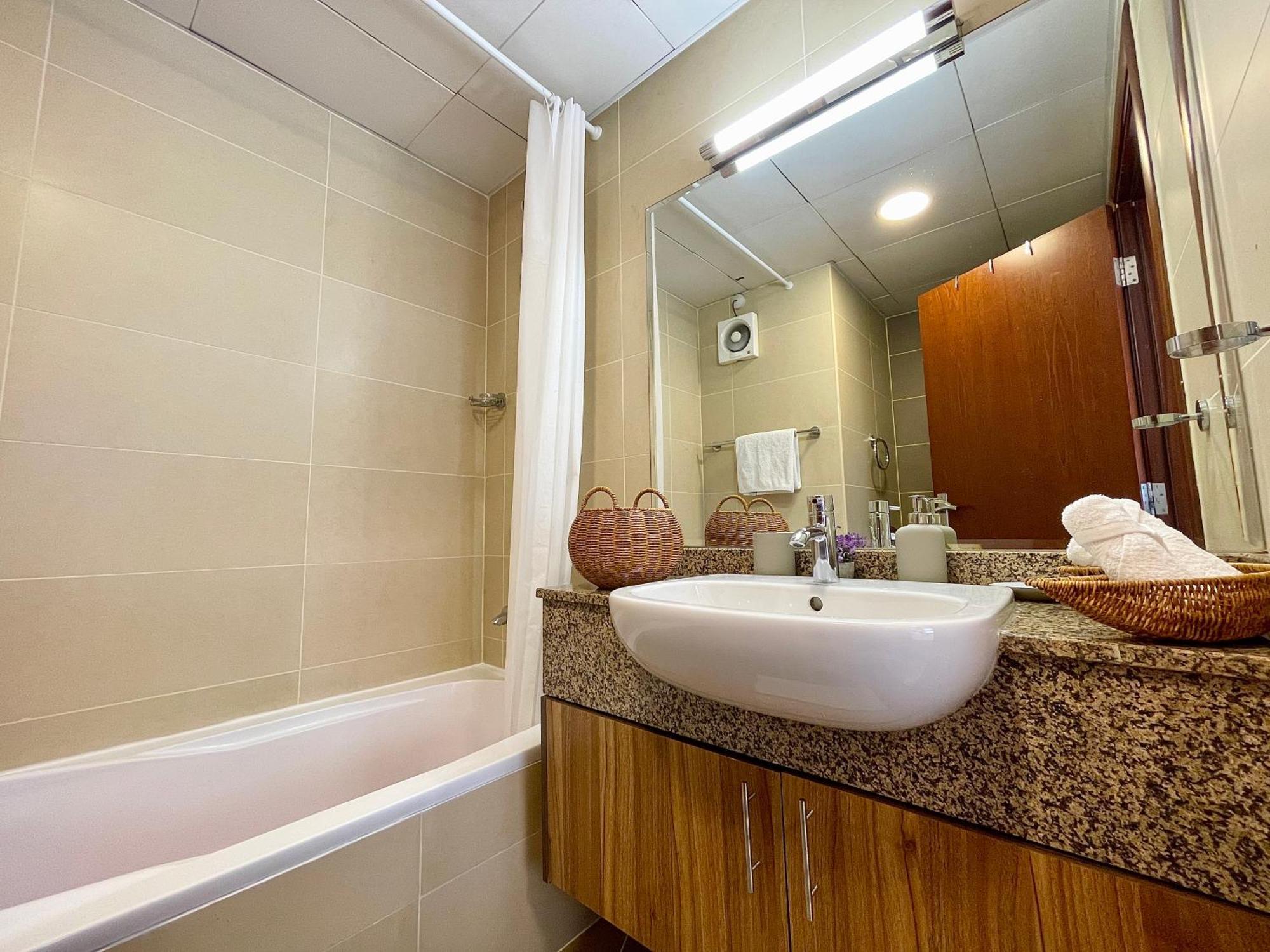 Townhouse With Live-in Maids Villa *