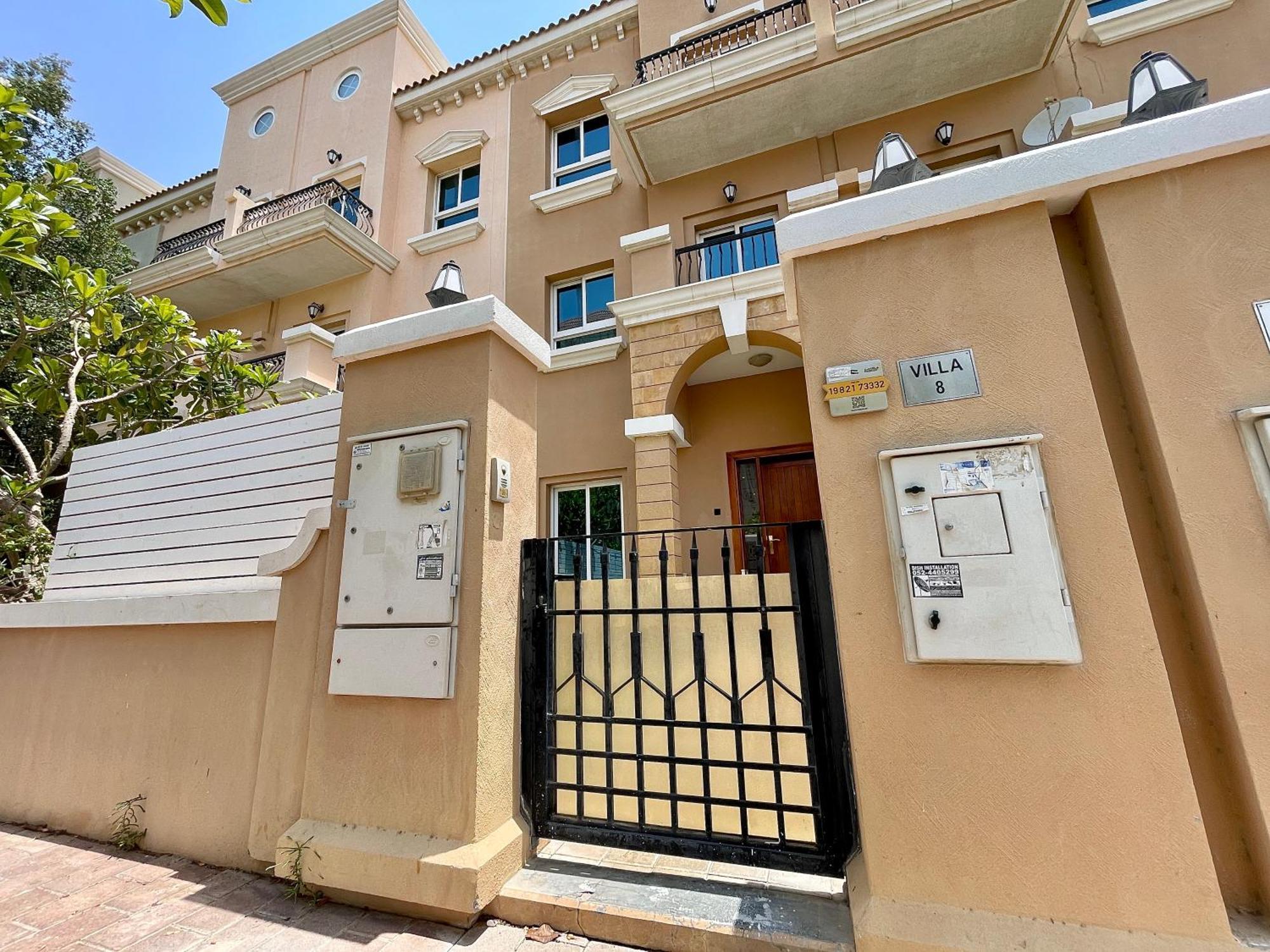 Townhouse With Live-in Maids Dubai
