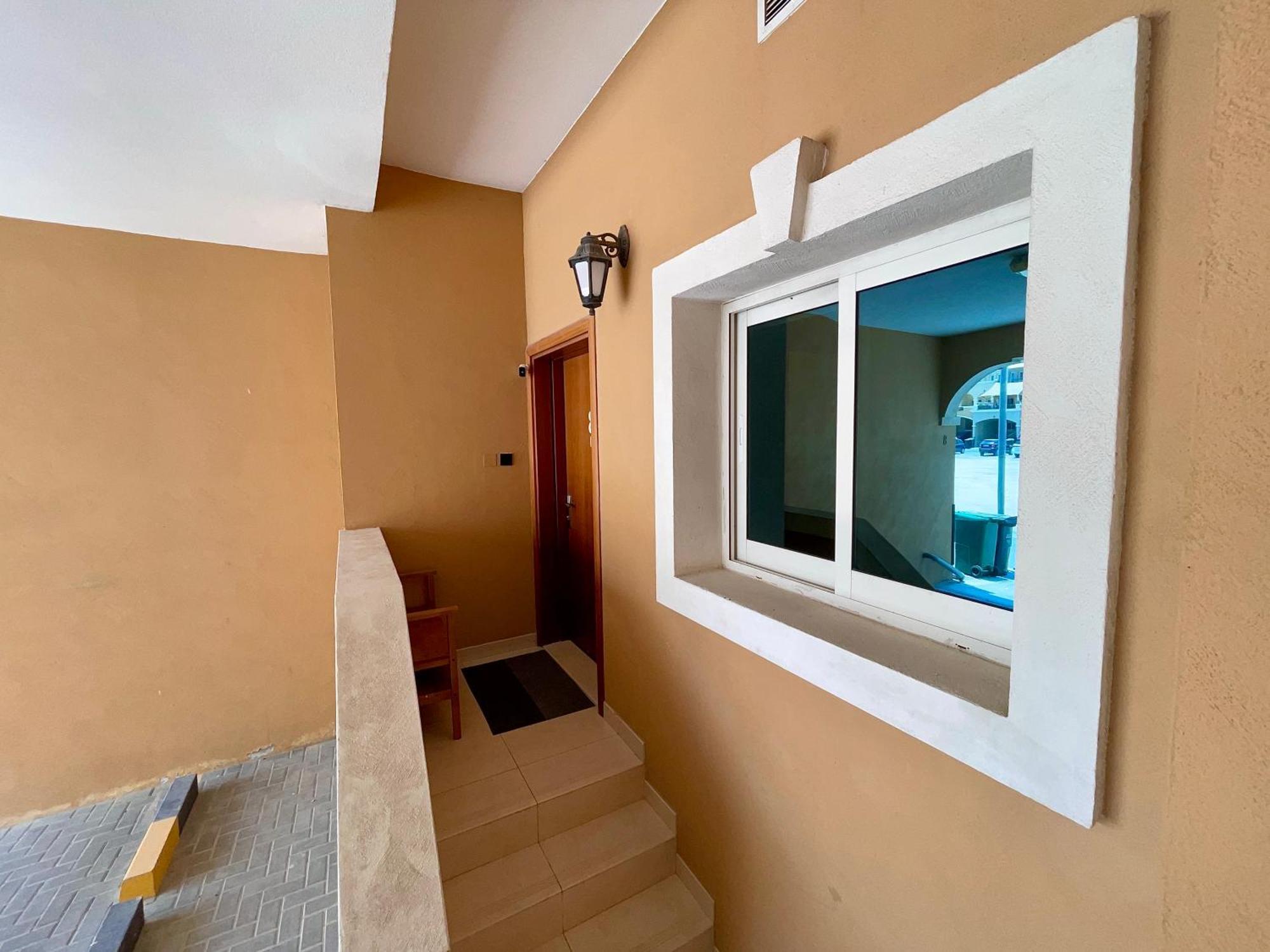 Townhouse With Live-in Maids Villa *