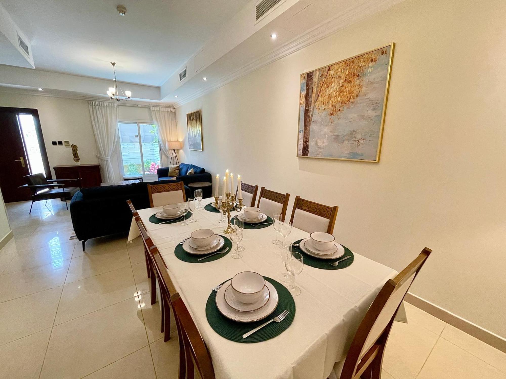 Townhouse With Live-in Maids Villa *