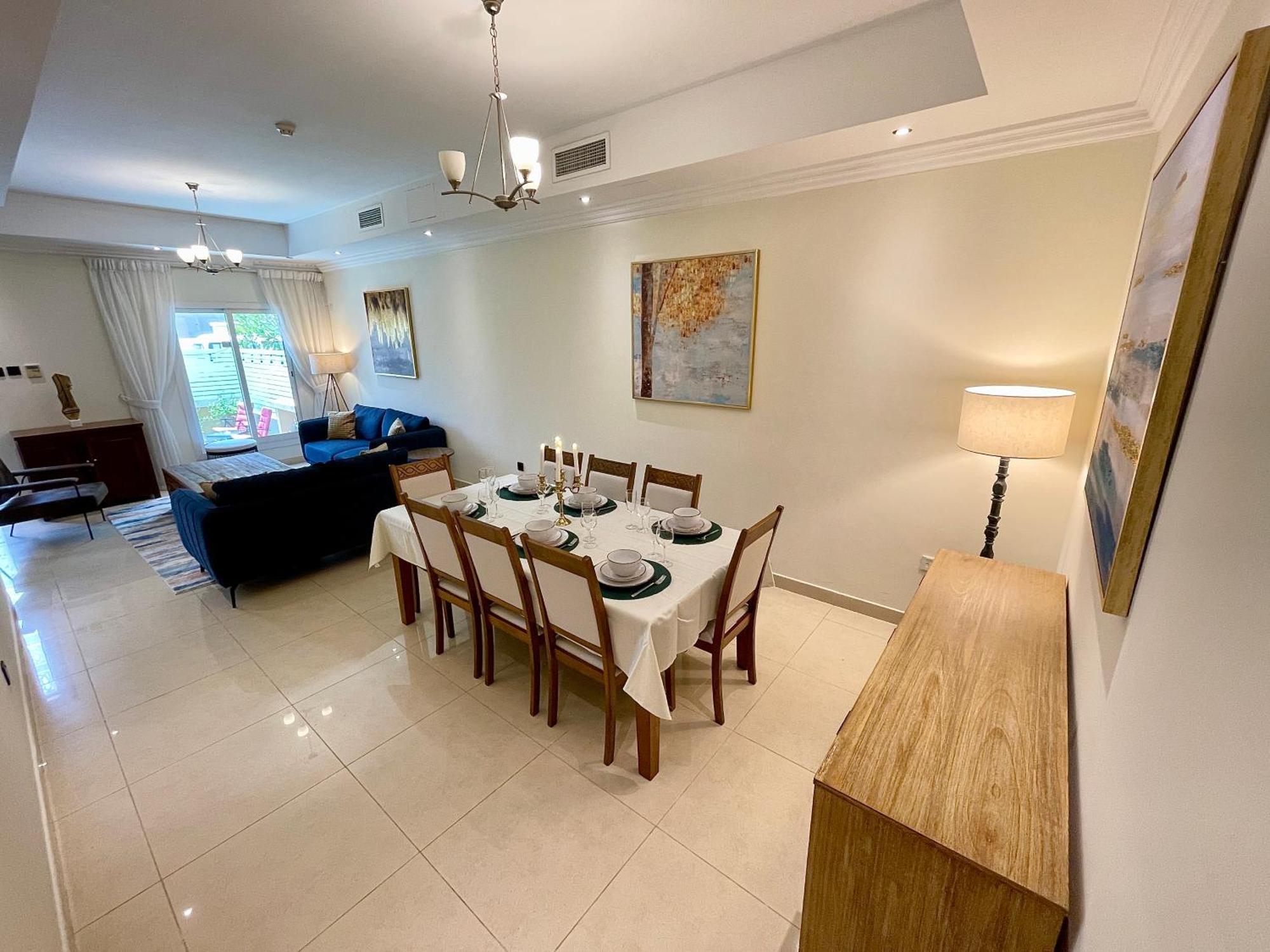 Townhouse With Live-in Maids Villa Dubai