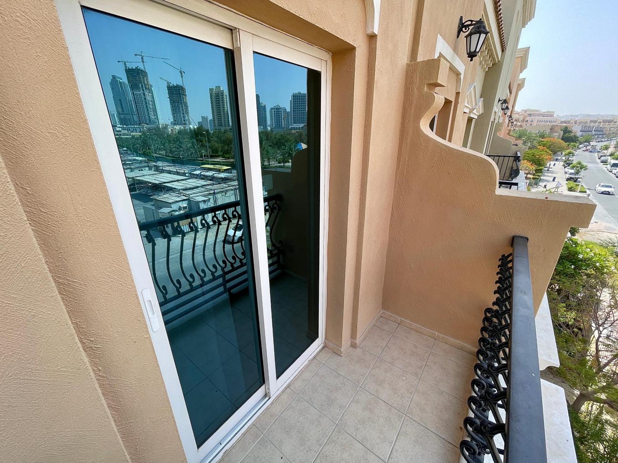 Townhouse With Live-in Maids Villa *