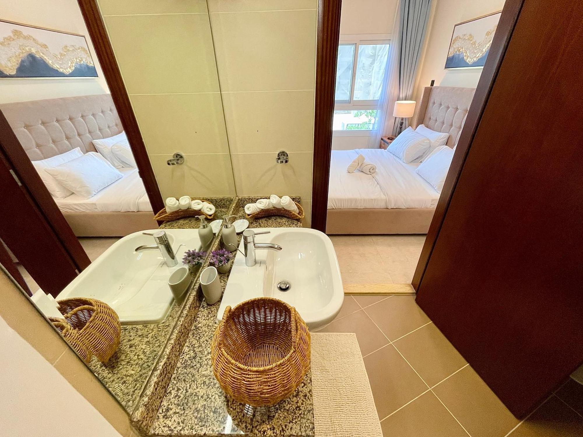 Townhouse With Live-in Maids Villa *