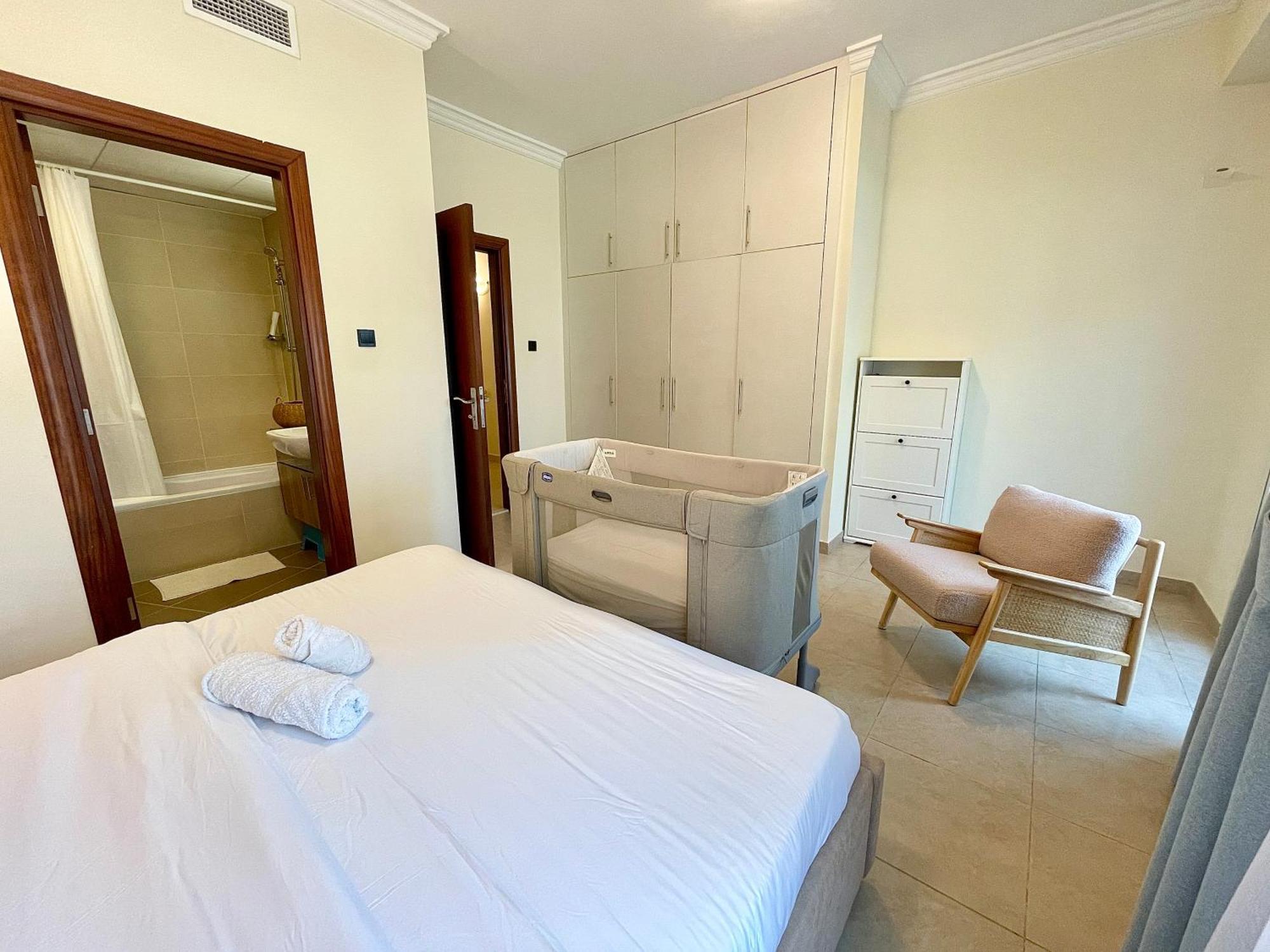 Townhouse With Live-in Maids Villa *