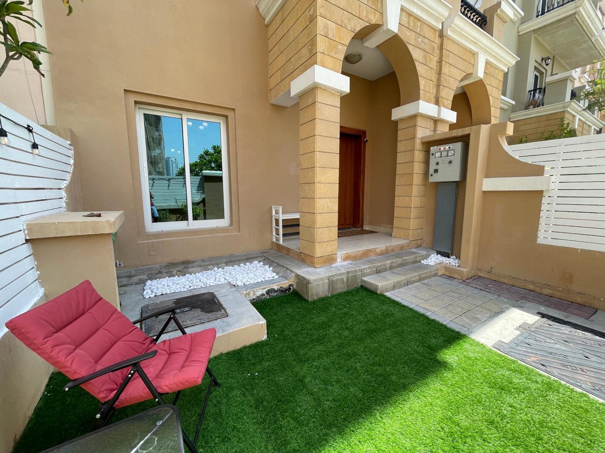 Villa Townhouse With Live-in Maids Dubai