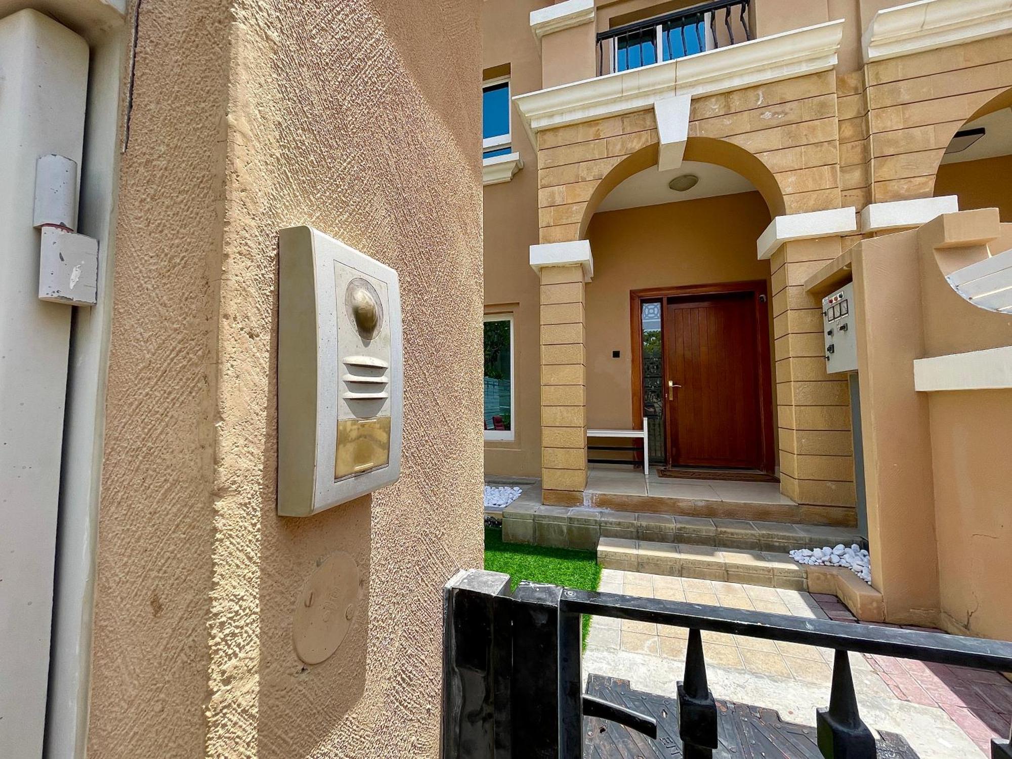 Villa Townhouse With Live-in Maids *