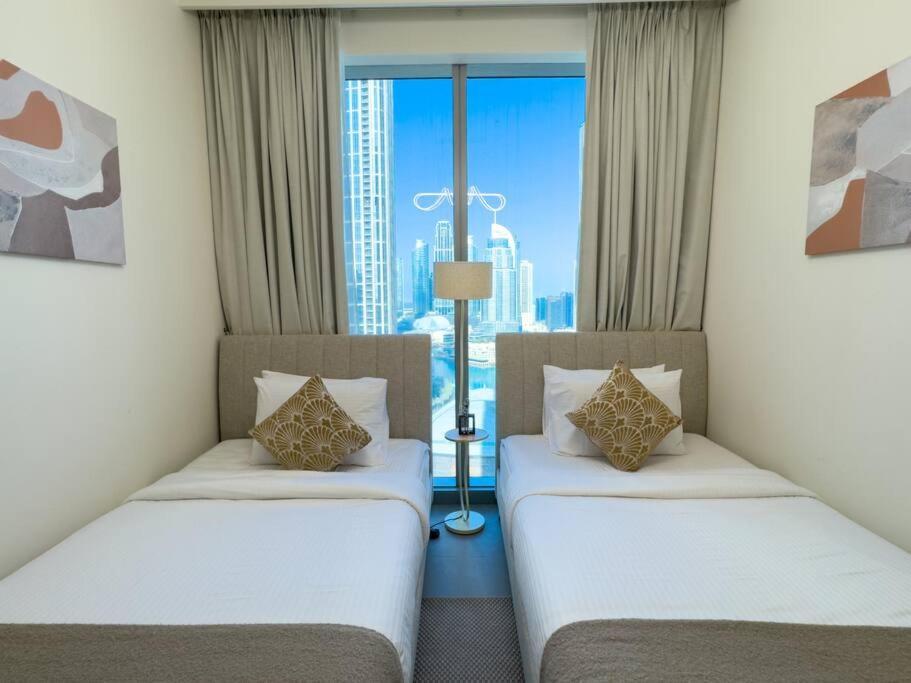 3br In Tower W Maid'sroom Apartment