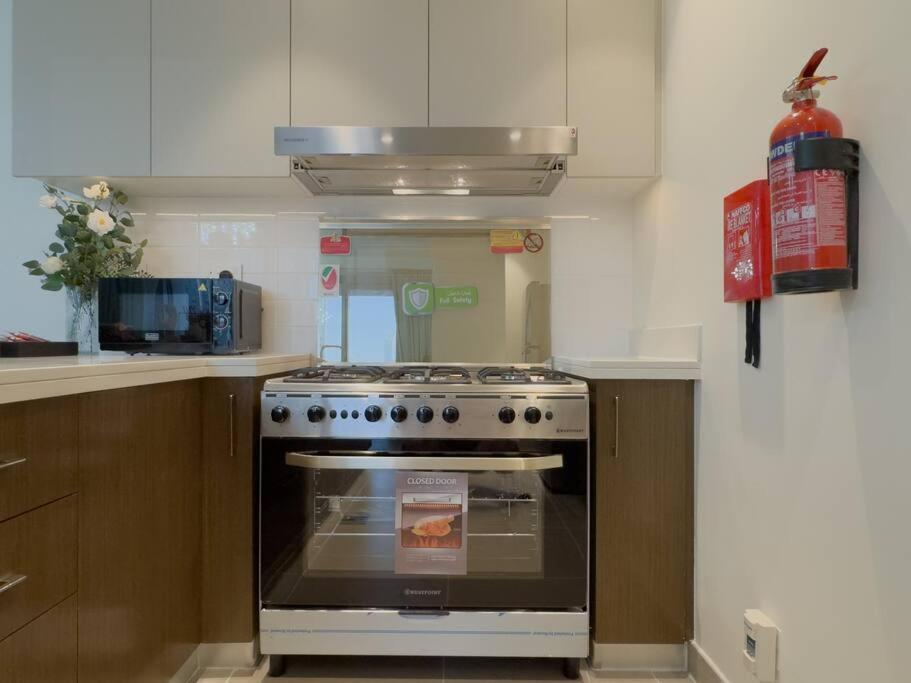 3br In Tower W Maid'sroom Apartment *