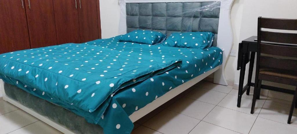 Homestay Master Bedroom For Short In By Mauon Tourism Dubai