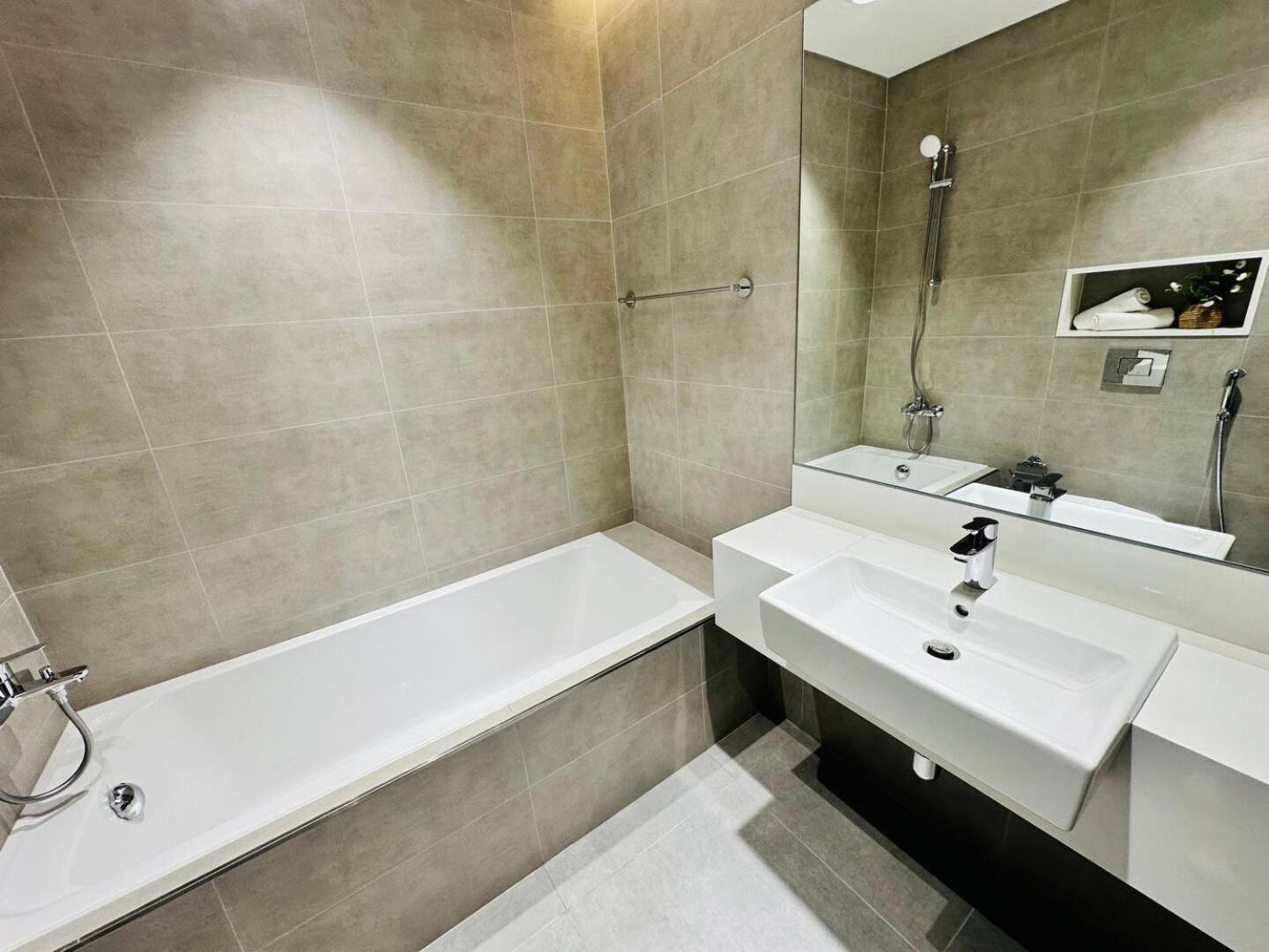 Fully Furnished 1br W Relaxing Lagoon View Apartment Dubai
