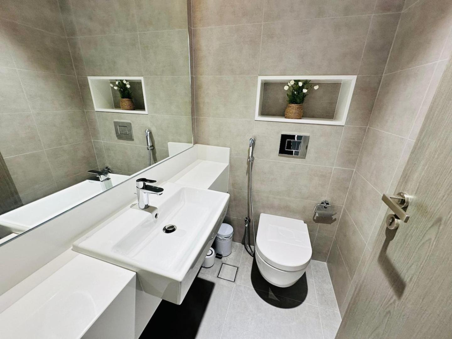 Fully Furnished 1br W Relaxing Lagoon View