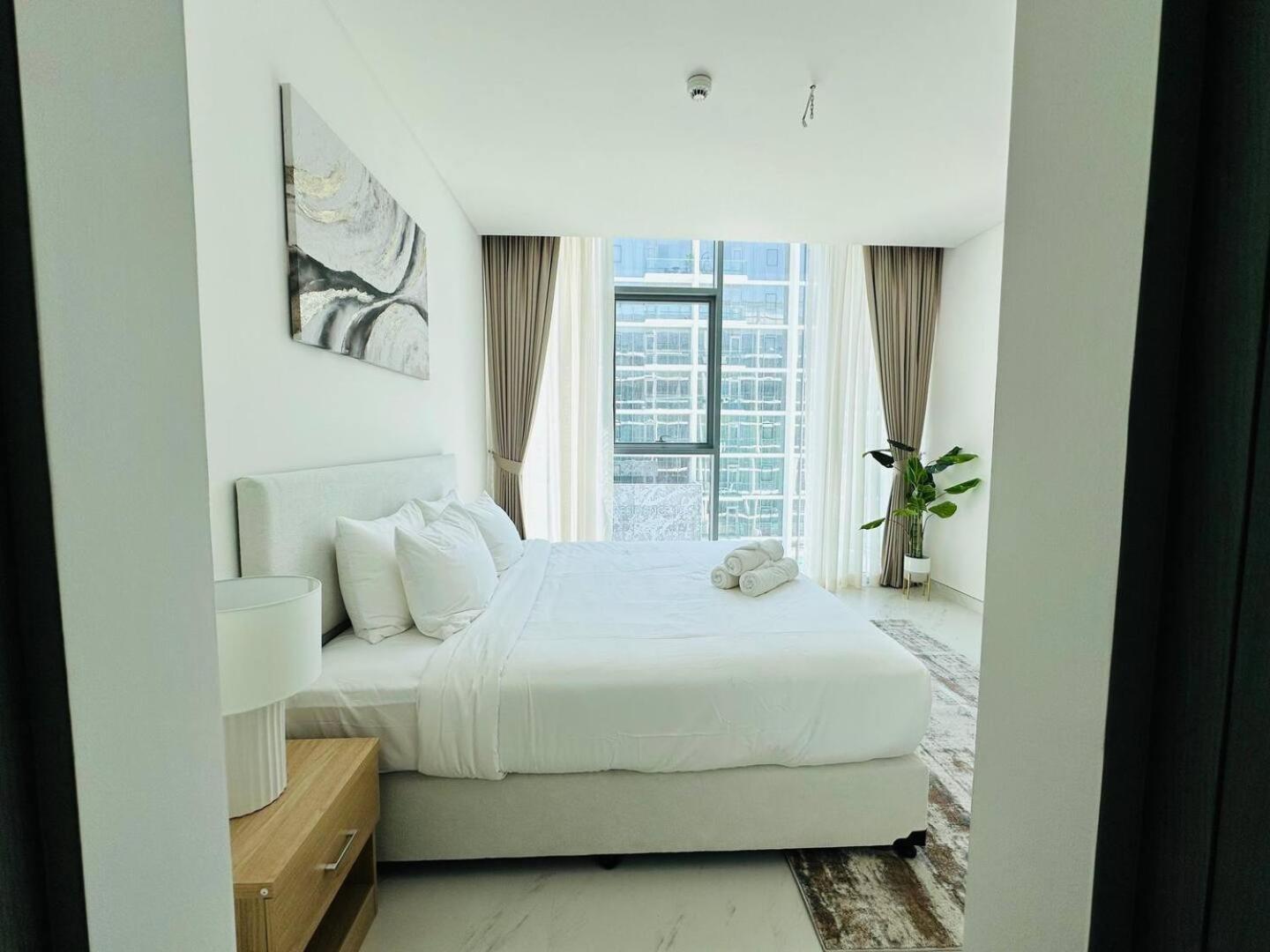 Fully Furnished 1br W Relaxing Lagoon View * Dubai