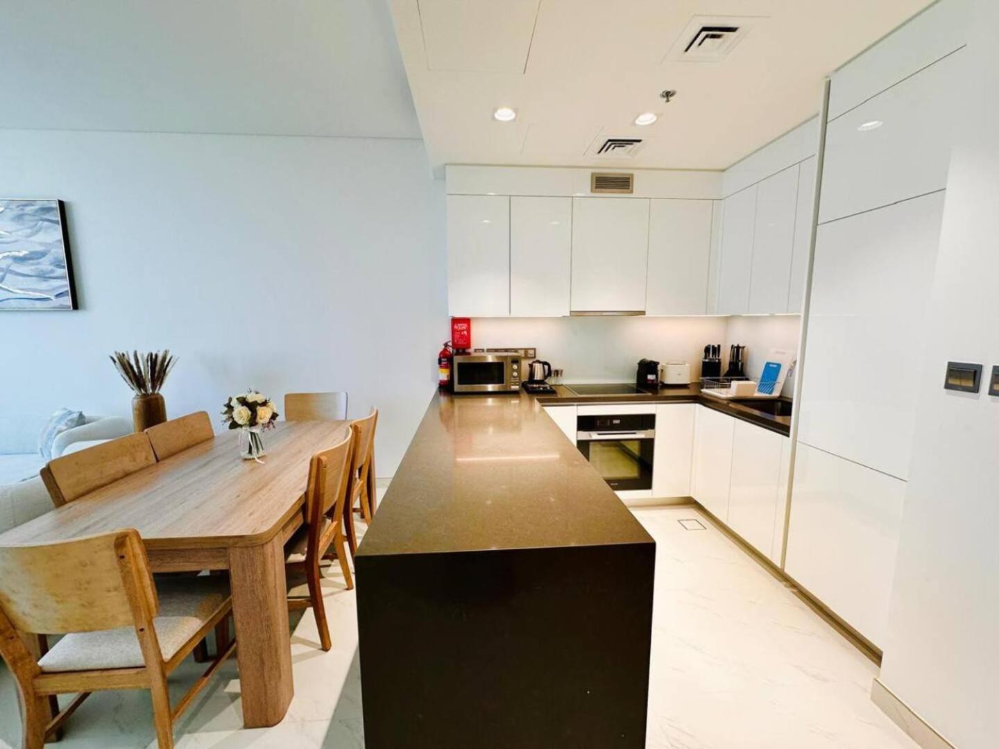 Fully Furnished 1br W Relaxing Lagoon View *