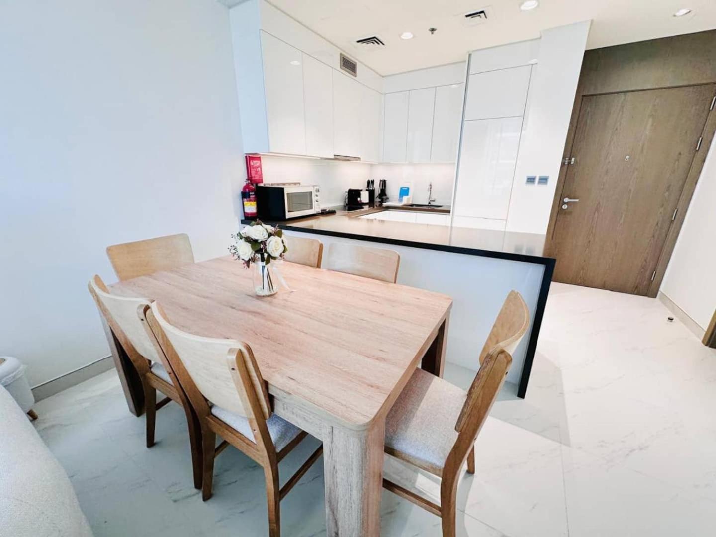 Apartment Fully Furnished 1br W Relaxing Lagoon View