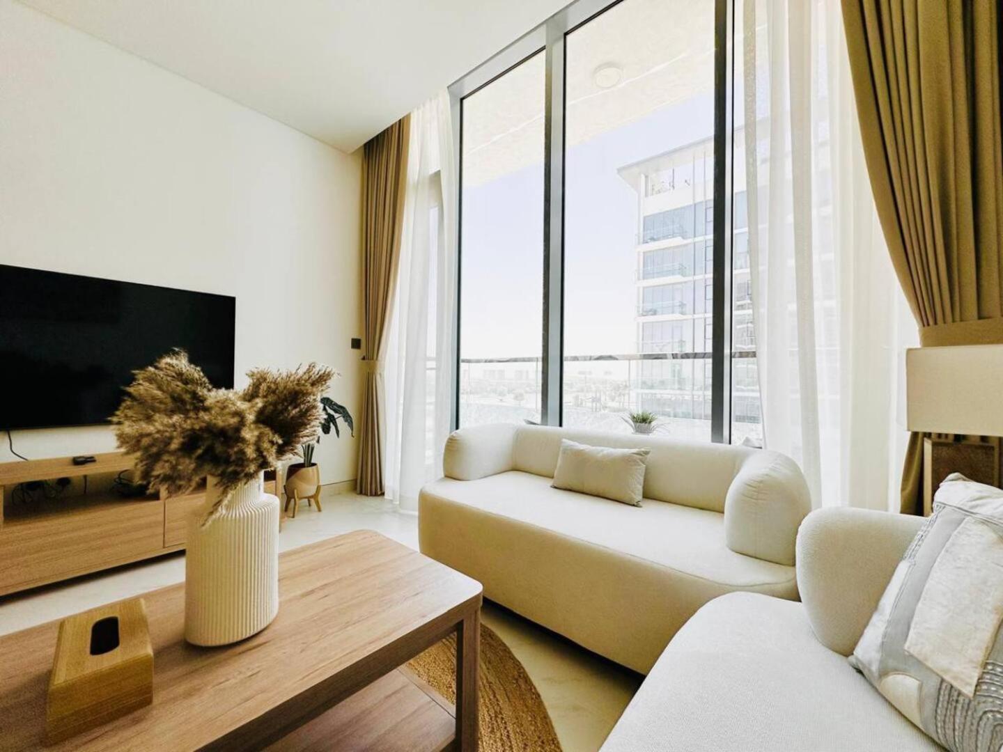 Apartment Fully Furnished 1br W Relaxing Lagoon View Dubai