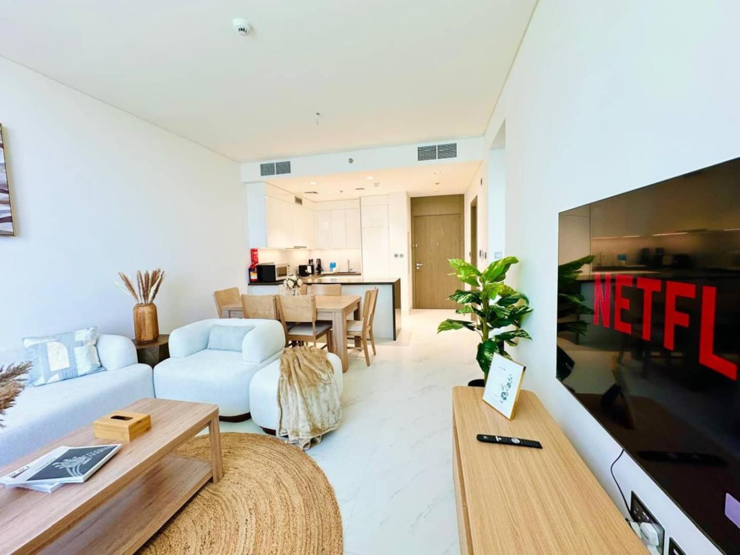 Fully Furnished 1br W Relaxing Lagoon View Apartment Dubai
