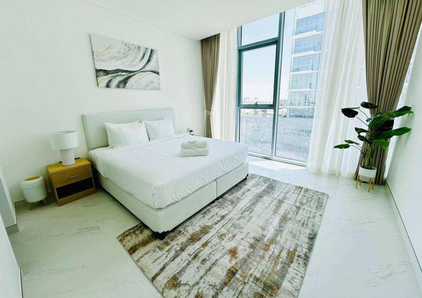 Apartment Fully Furnished 1br W Relaxing Lagoon View Dubai