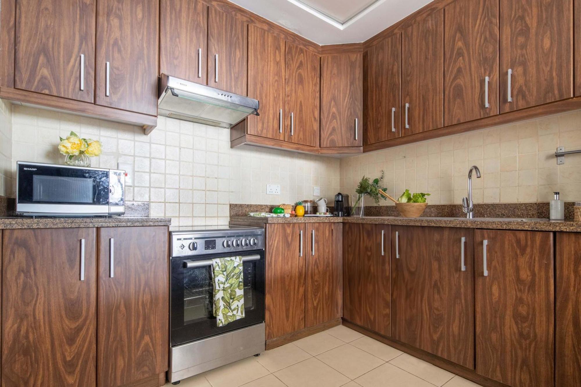Frank Porter - Executive Tower F Apartment *