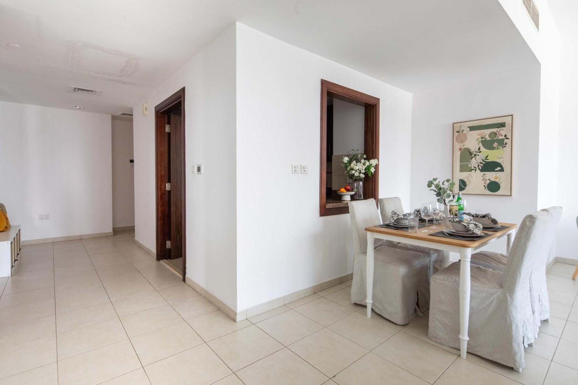 Frank Porter - Executive Tower F Apartment