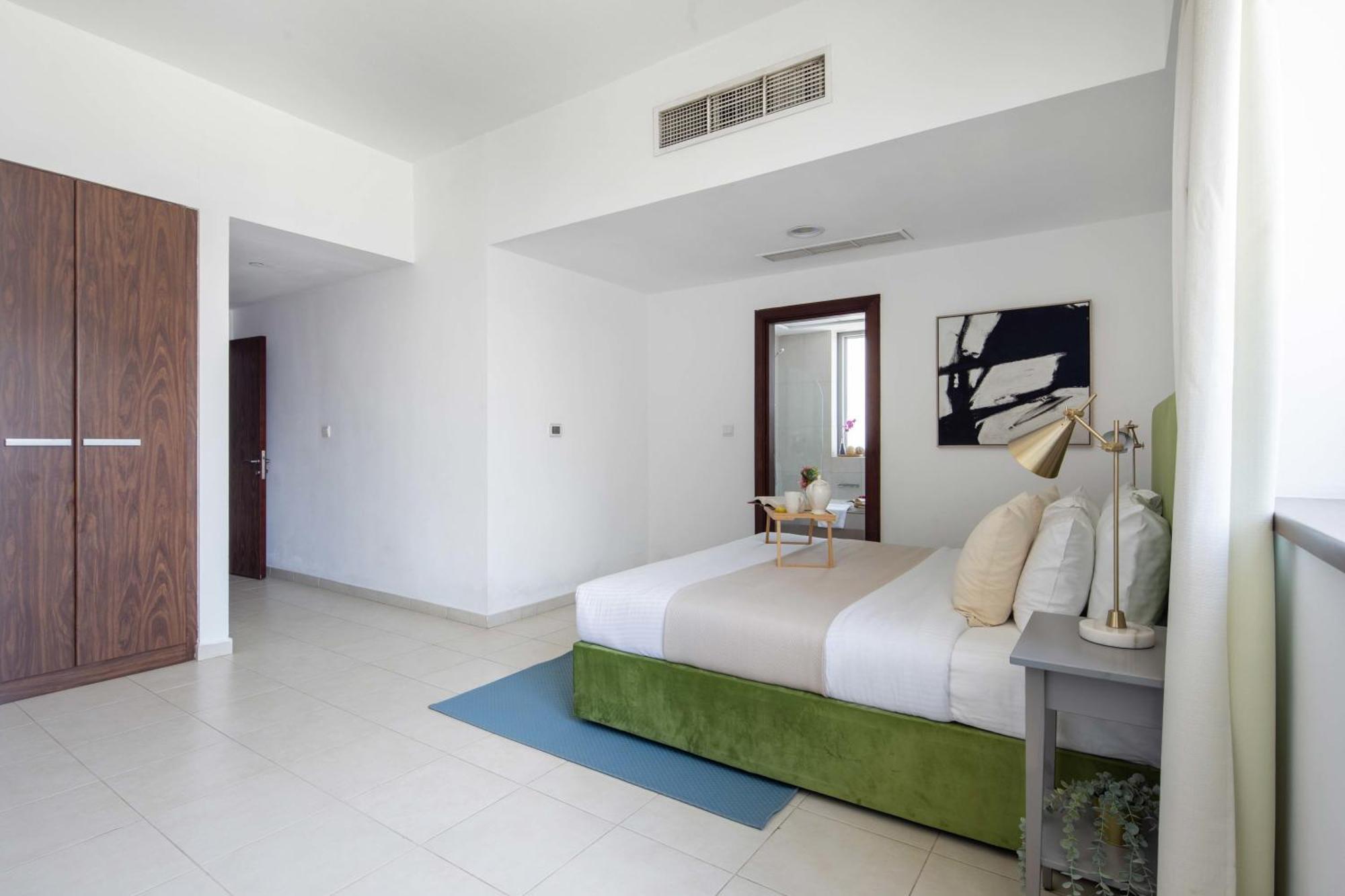 Frank Porter - Executive Tower F Apartment