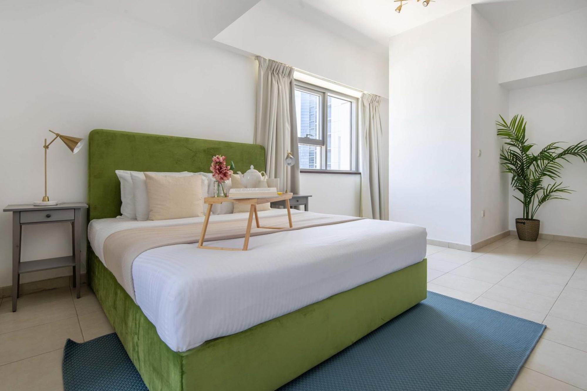 Frank Porter - Executive Tower F Apartment
