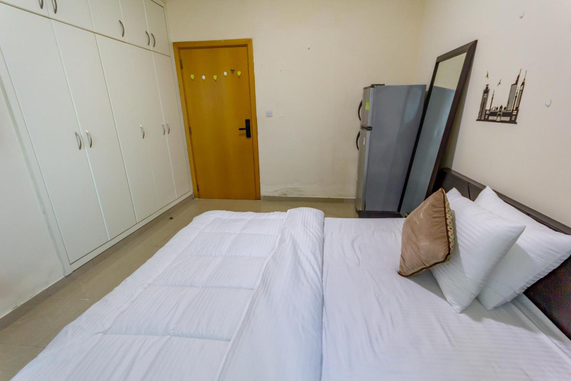 Spacious For Girls In Marina فتيات فقط * Dubai