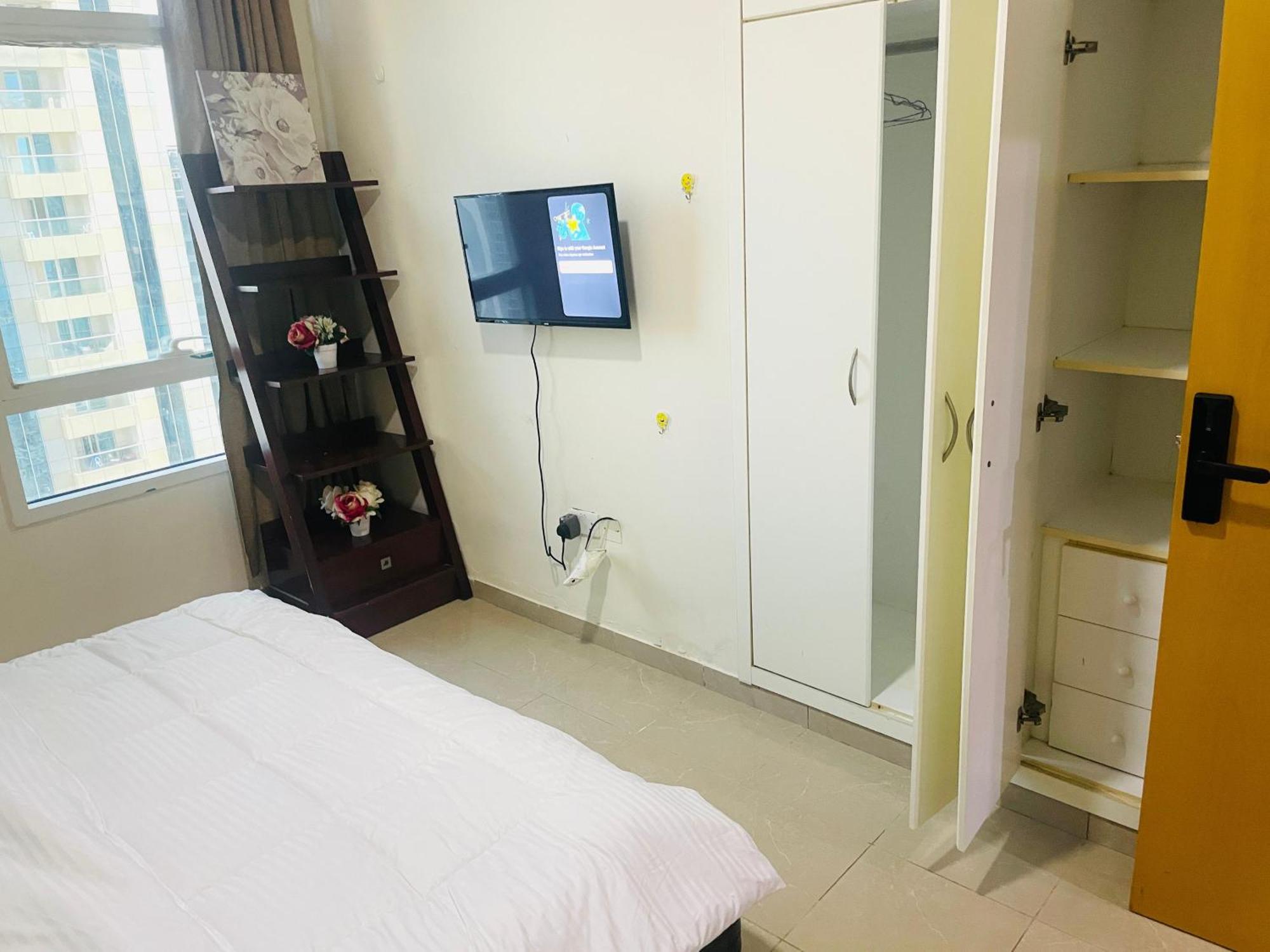 Spacious For Girls In Marina فتيات فقط Apartment *