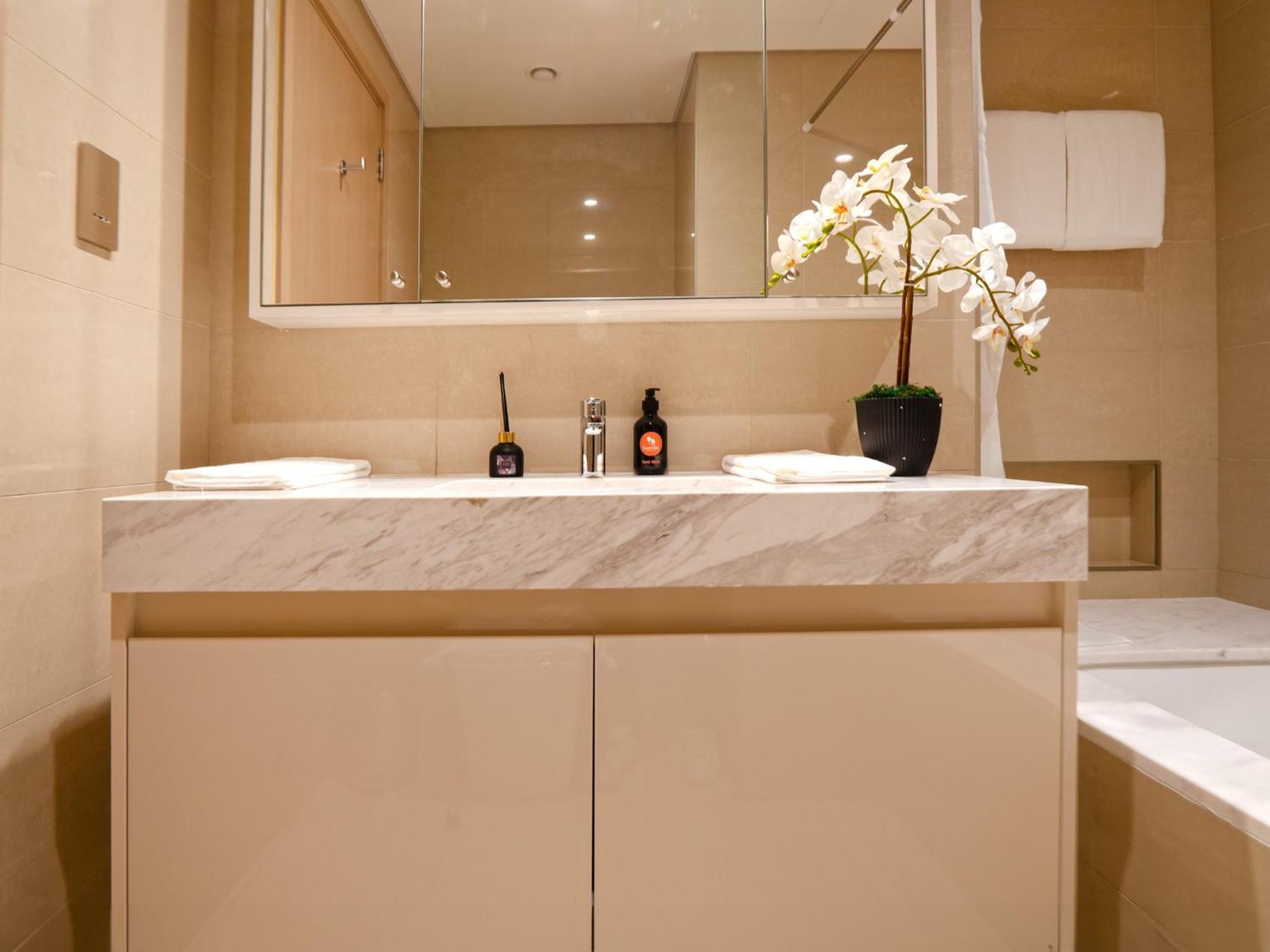 Easygo - 3br & Maid With Full Burj Khalifa And Fountain View Burj Royale Dw Apartment *