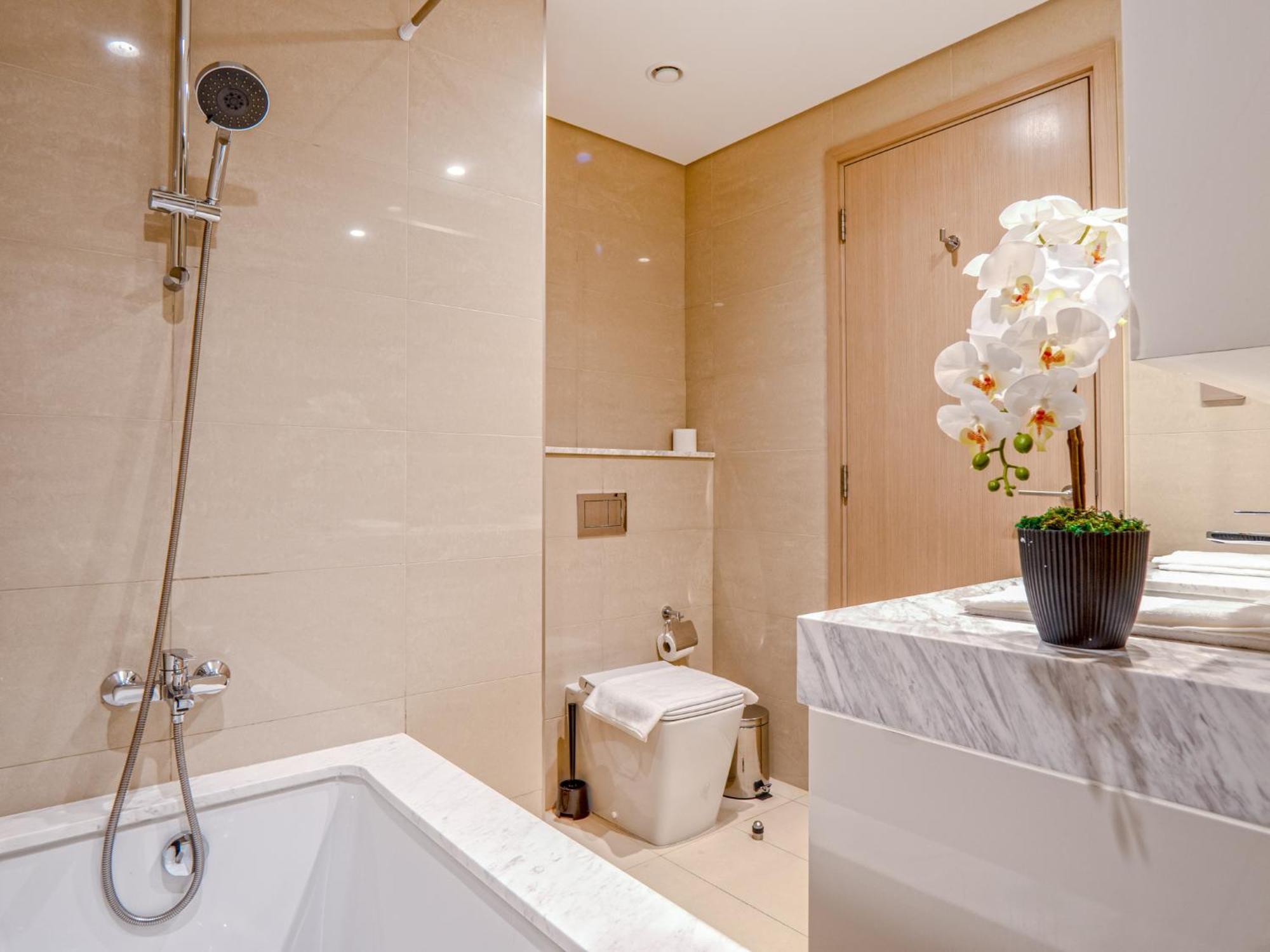 Easygo - 3br & Maid With Full Burj Khalifa And Fountain View Burj Royale Dw Apartment